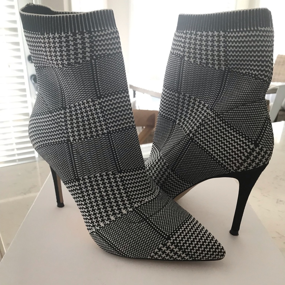 Something Navy Black White Sock Bootie Size 8